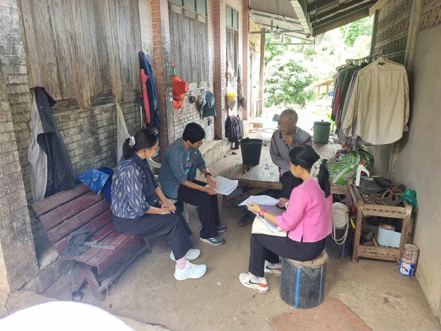 ? พช.ดอยเต่า: ลงพื้นที่ติดตามสนับสนุนการดำเนินงานโครงการแก้ไขปัญหาความยากจน (กข.คจ.)